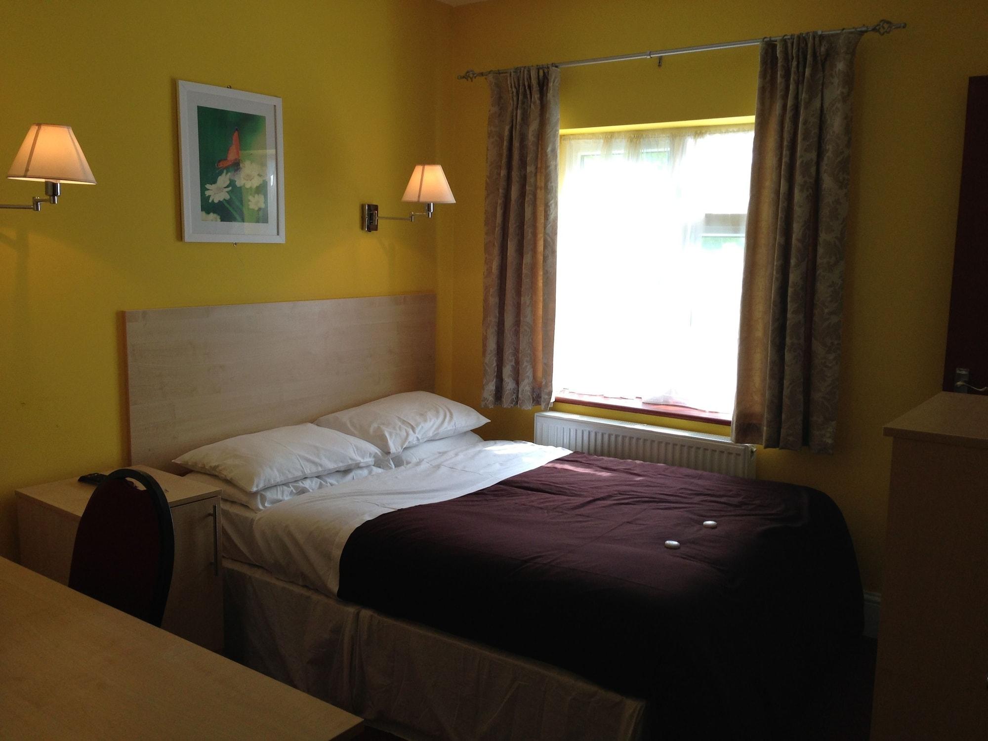 Acton Town Hotel London Exterior foto
