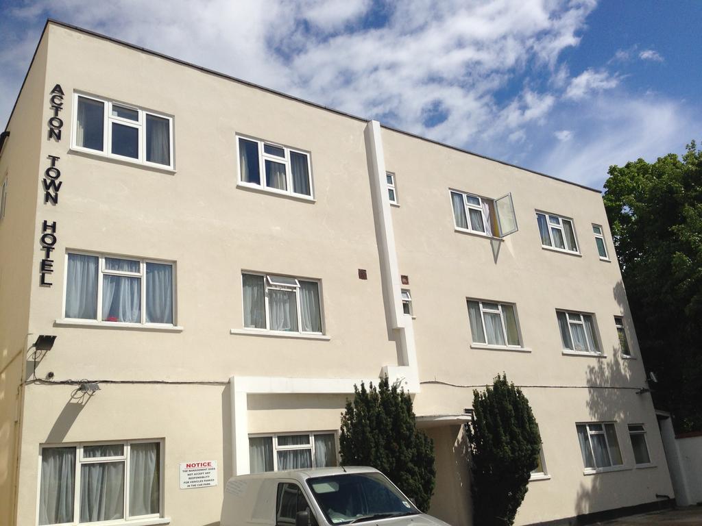 Acton Town Hotel London Exterior foto