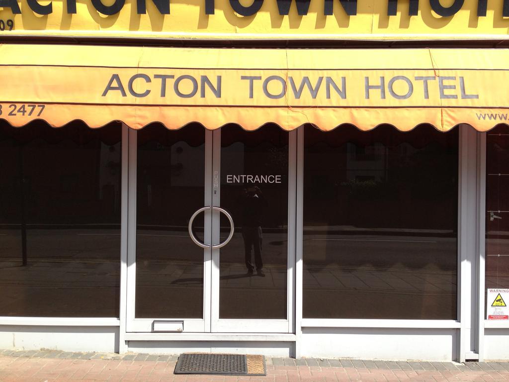 Acton Town Hotel London Exterior foto