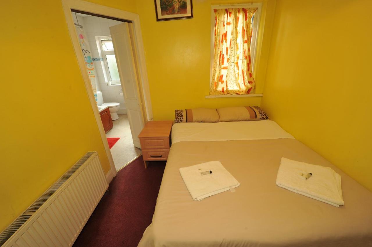 Acton Town Hotel London Exterior foto